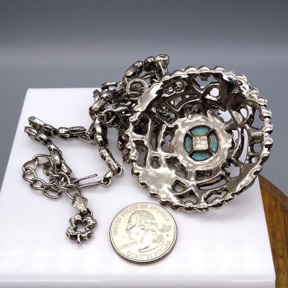 Vintage Bold and Chunky Medallion Lavalier, Marbled Plastic Cabochon Pendant - Picture 4 of 4